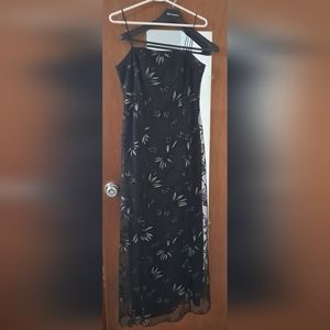 Black and silver gown, size 6 by Night Way collections